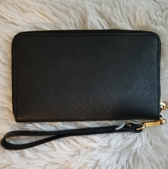 Michael Kors Large Leather Phone Case - Picture 2 of 5